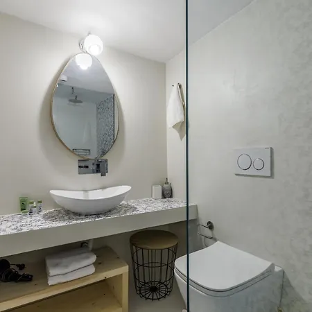 Manu's House - Refined Design, Effortless Space